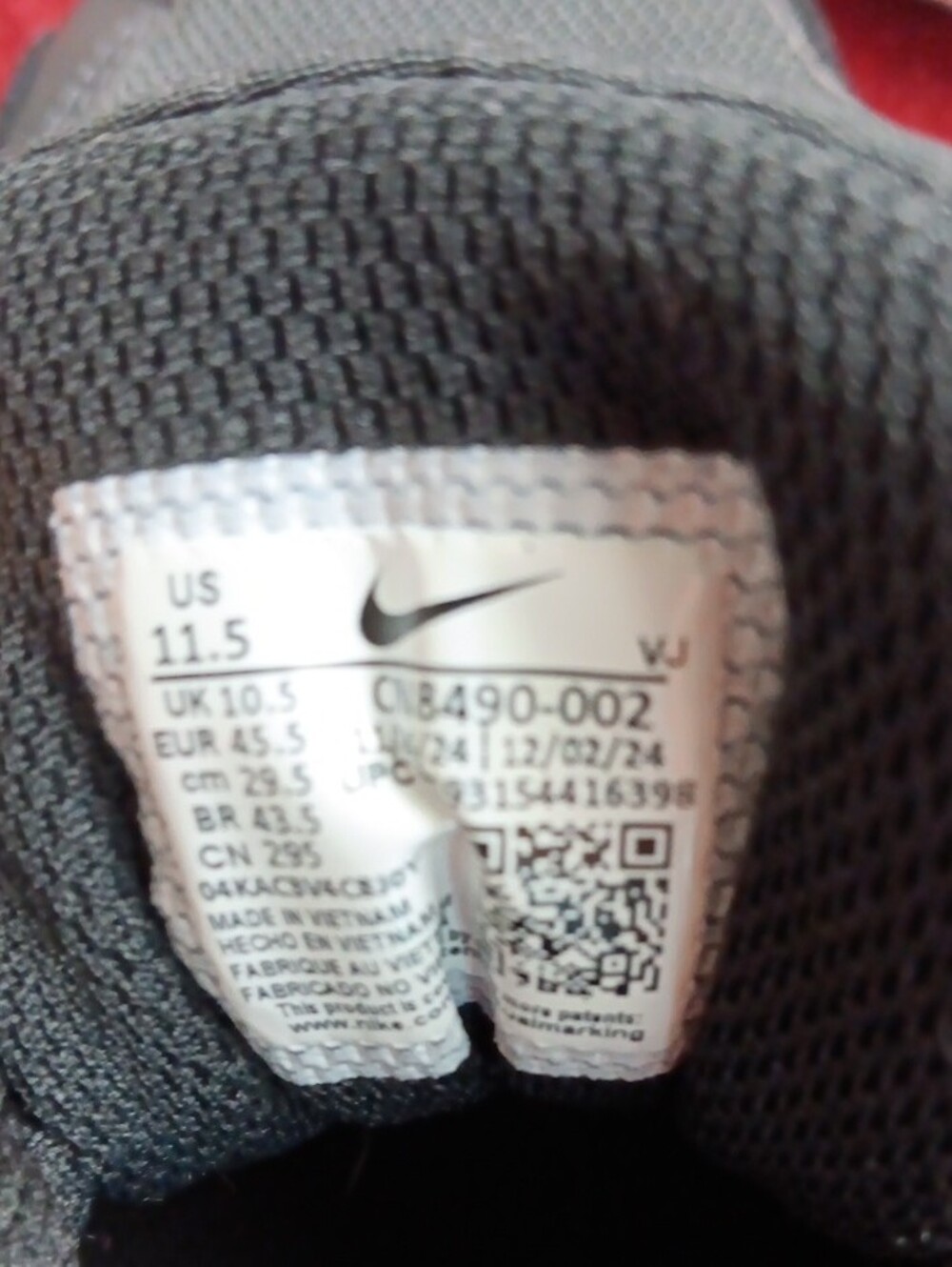 Nike Men’s Black and Gray Athletic Running Shoes - Picture 6 of 8